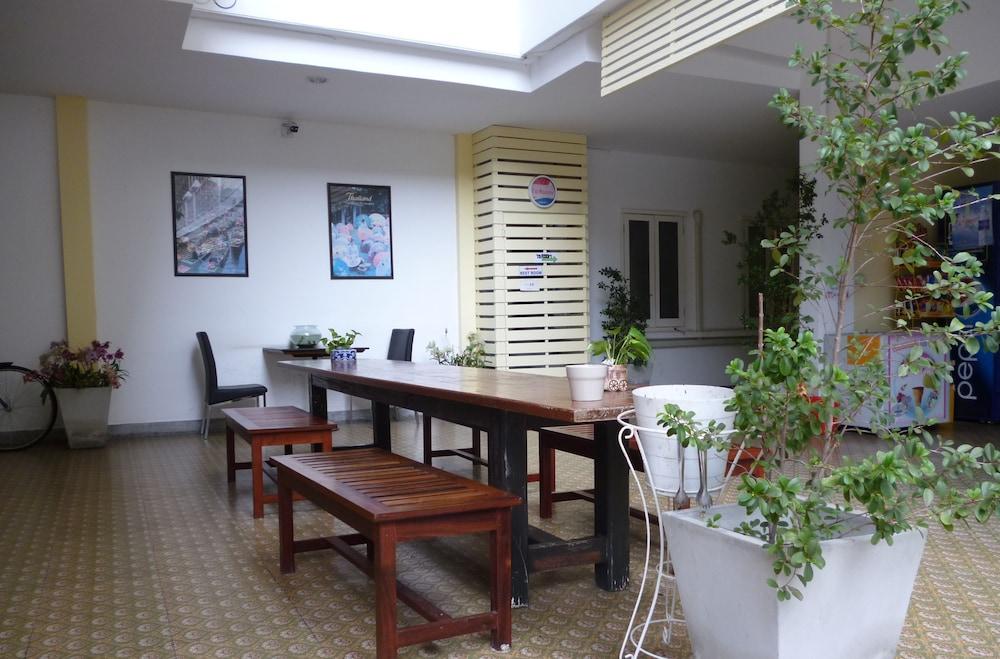 Sri Krungthep Hotel Bangkok Bagian luar foto