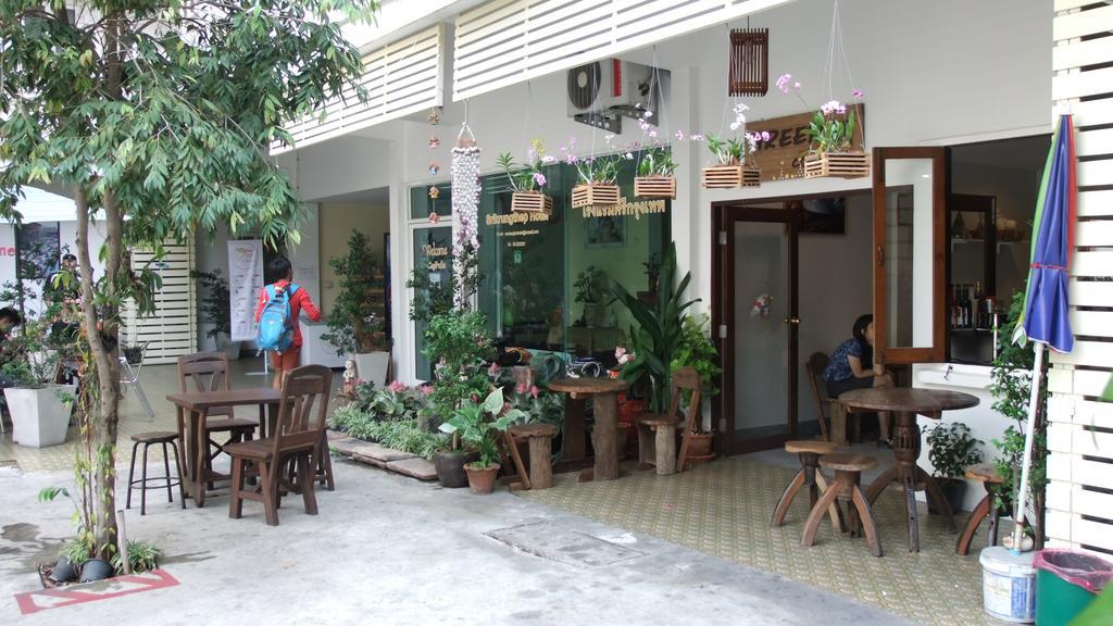 Sri Krungthep Hotel Bangkok Bagian luar foto