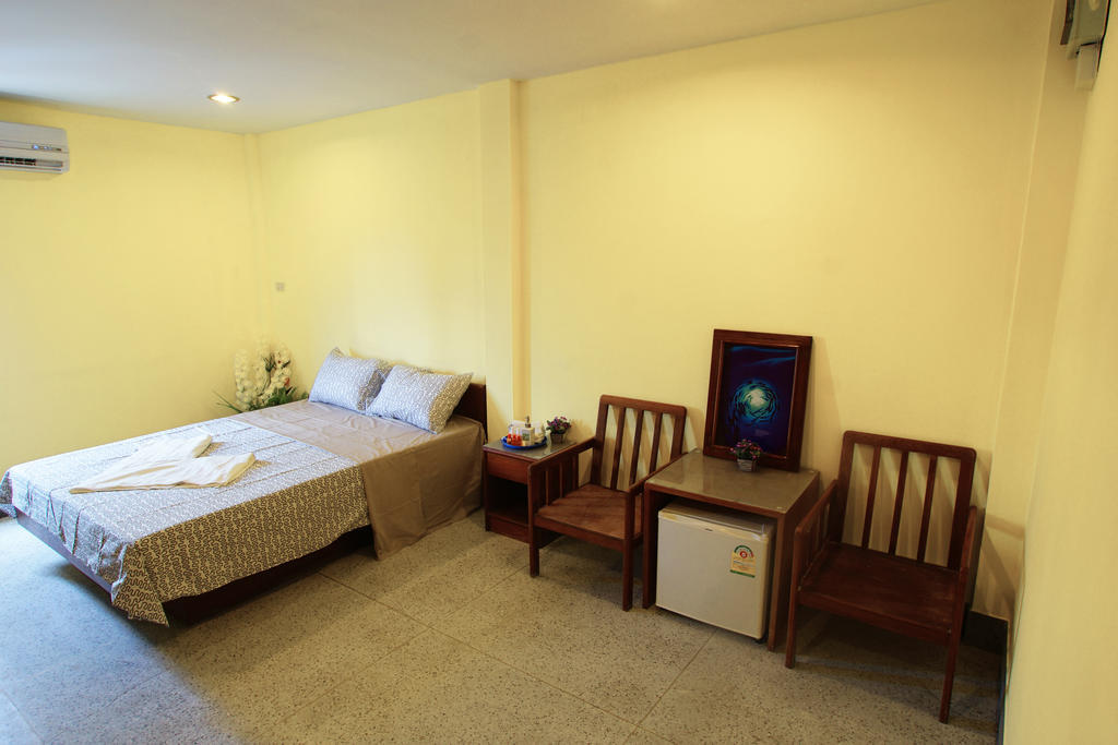 Sri Krungthep Hotel Bangkok Bagian luar foto