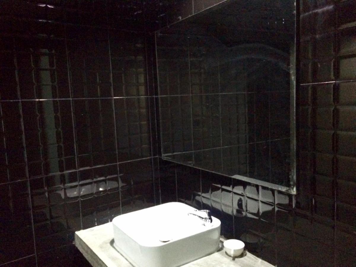 Sri Krungthep Hotel Bangkok Bagian luar foto
